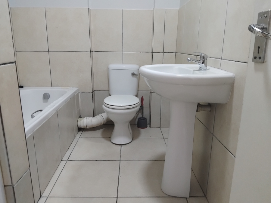 To Let 1 Bedroom Property for Rent in Kensington Western Cape